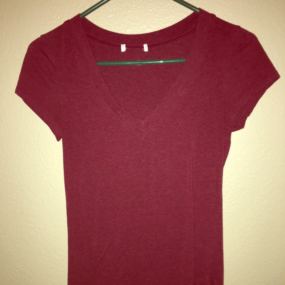 Plane burgundy v-neck tee shirt